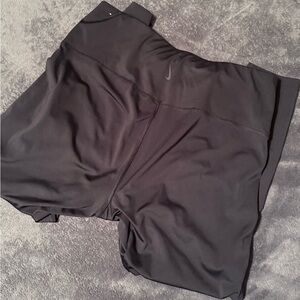 Nike Women's Black Mid Calf Leggings